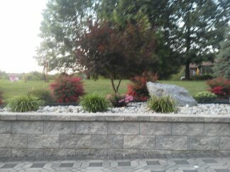 Landscaped sitting wall